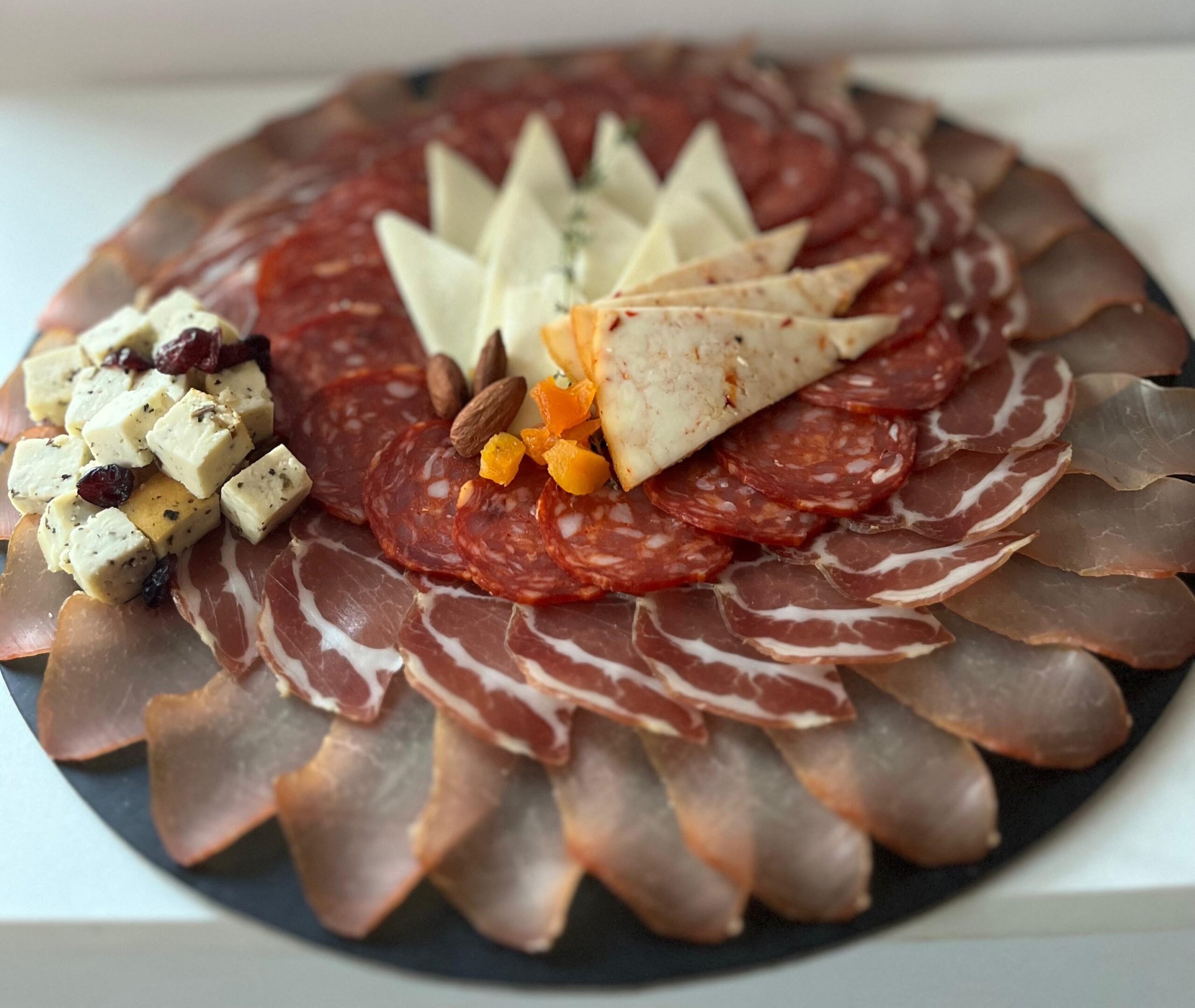 Meze, ketering, serviranje, postavka, nepovratne podloge